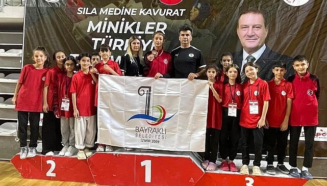 Bayraklılı sporcular Sivas'tan dereceyle döndü