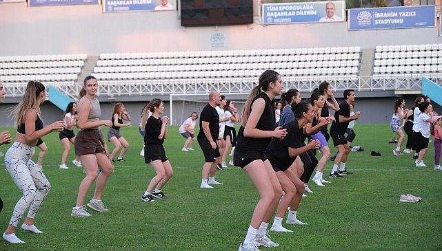 Nilüferliler zumba ile hem eğlendi hem spor yaptı