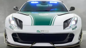 Dubai Polisi Filosuna Mansory İmzalı Ferrari 812 Superfast Ekledi